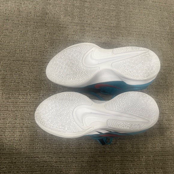 Men’s size 8 Nike shoes - Picture 6 of 6